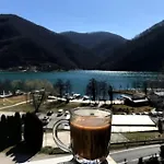 Royal Town Luxury With Panoramic View Wake Up To Breathtaking Lake Views And Pure Tranquility *