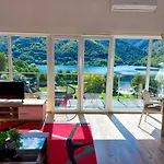 Royal Town Luxury With Panoramic View Wake Up To Breathtaking Lake Views And Pure Tranquility Apartamento *