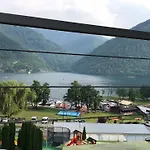 Lägenhet Royal Town Luxury With Panoramic View Wake Up To Breathtaking Lake Views And Pure Tranquility