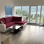 Lägenhet Royal Town Luxury With Panoramic View Wake Up To Breathtaking Lake Views And Pure Tranquility