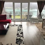 Royal Town Luxury With Panoramic View Wake Up To Breathtaking Lake Views And Pure Tranquility Apartamento *