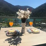 Royal Town Luxury With Panoramic View Wake Up To Breathtaking Lake Views And Pure Tranquility Lägenhet *