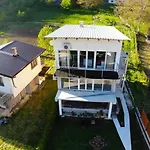 Royal Town Luxury With Panoramic View Wake Up To Breathtaking Lake Views And Pure Tranquility Apartamento *