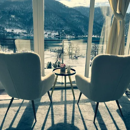 Royal Town Luxury With Panoramic View Wake Up To Breathtaking Lake Views And Pure Tranquility Lägenhet *